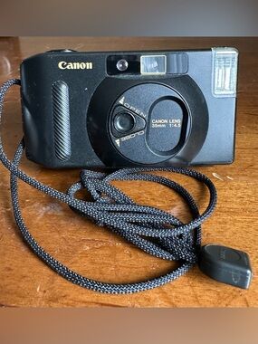 Vintage Canon Snappy S Fully Automatic 35mm Film Compact Point & Shoot Camera